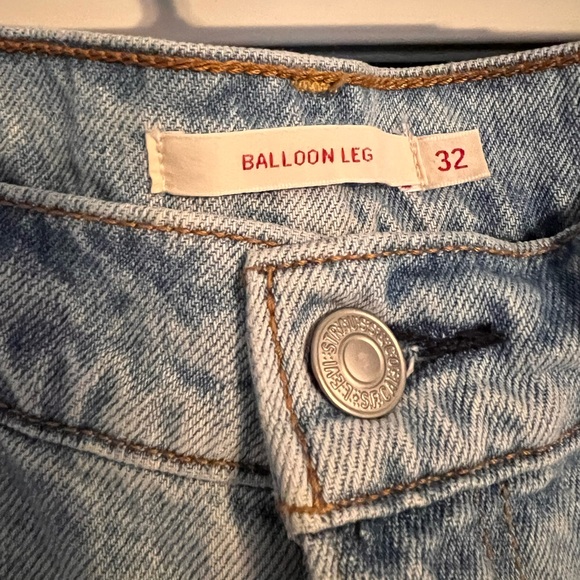 Levi's® Premium Balloon Jeans Light Denim Size 32 LIKE NEW - Picture 3 of 5